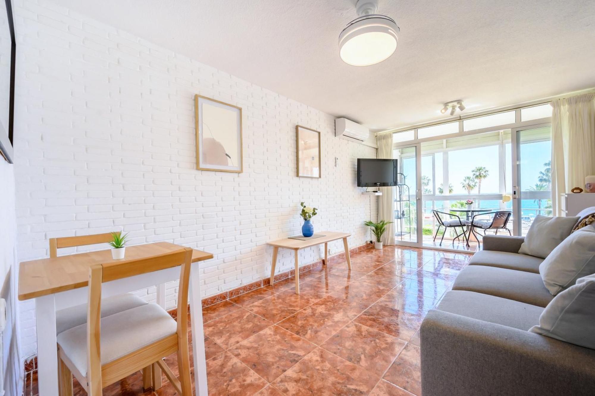 Sea View Apartment Benalmadena Bagian luar foto