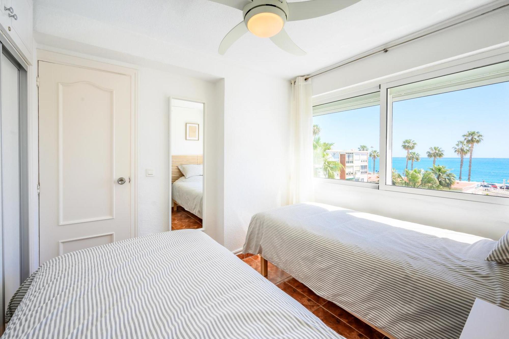 Sea View Apartment Benalmadena Bagian luar foto